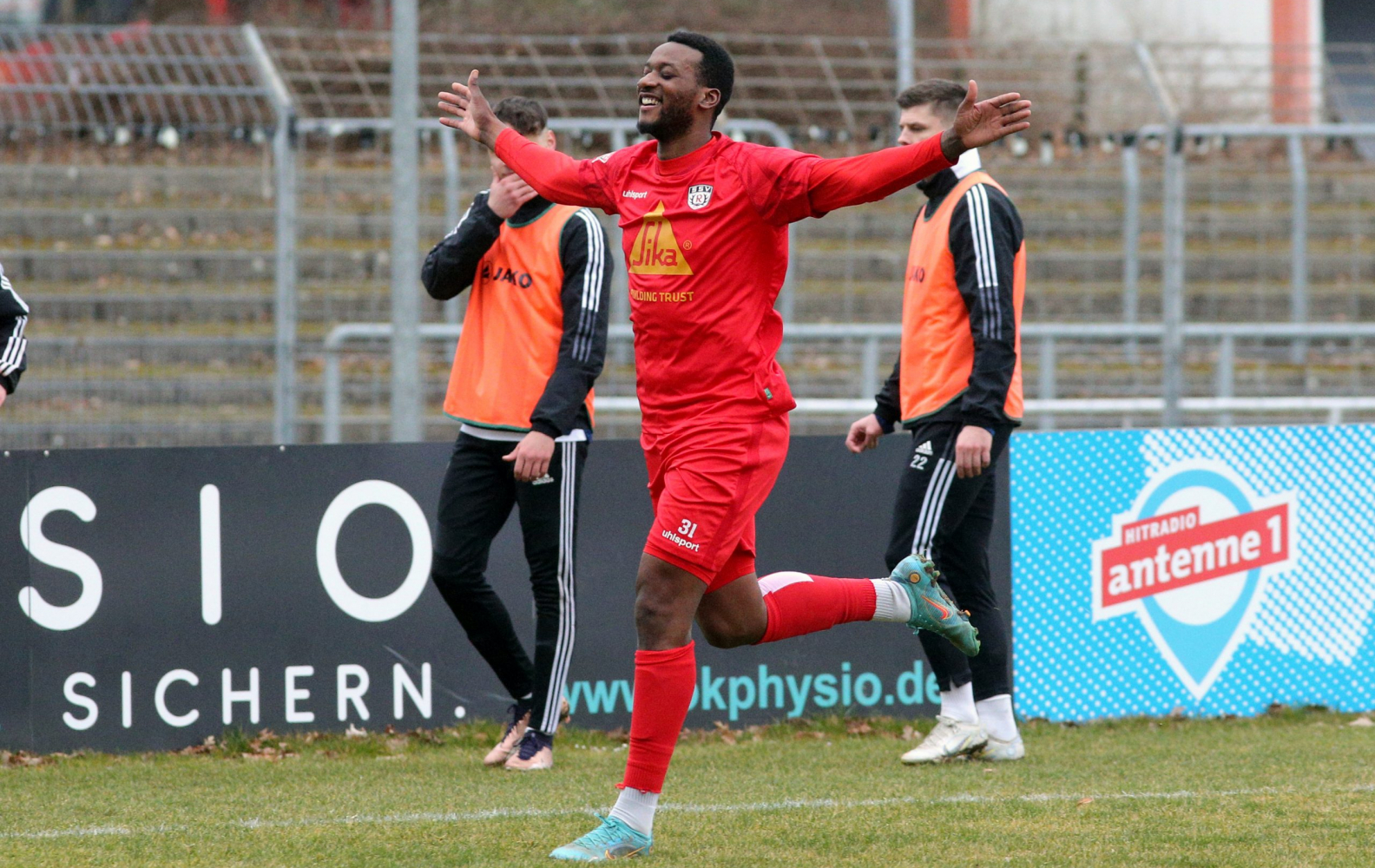 Kopfball Kuengienda Ssv Reutlingen Siegt Ssv Reutlingen